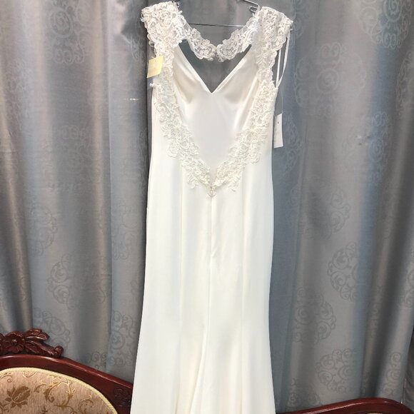 New Ivory Wedding Dress, Crepe Simple Elegant, Comfortable Keyhole Back Backless - Picture 7 of 11